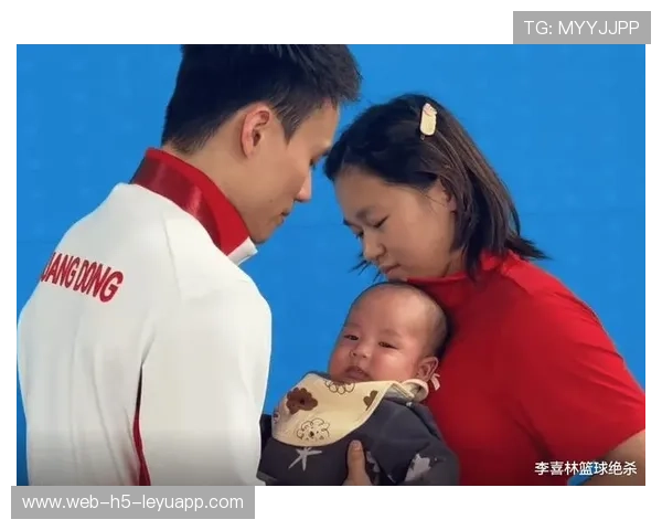 泪目！全红婵为谢思埸带娃一幕曝光：师哥夺冠，婵宝抱娃好暖心